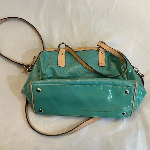 COACH 100% Authentic Y2K Tiffany Colored Patent Logo, Crossbody Bag, 15” x 9”. - Picture 10 of 10